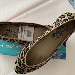 Skechers Cleo Claw-some flats